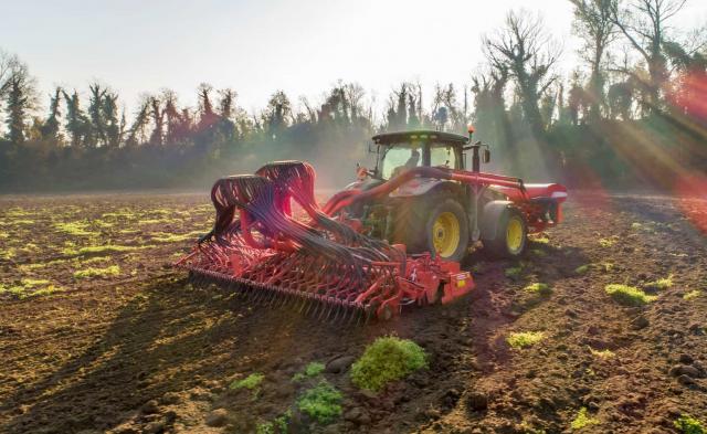 a6-27 — Centauro Isotronic - Combined Power Harrow & Seeder