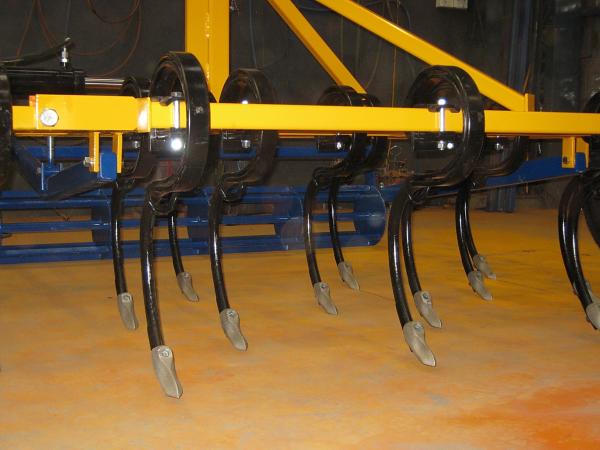 p19-02 — Heavy Duty Cultivator S Tines and Points