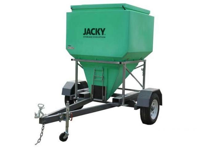 p5-11 — Jacky Mobile Feed Trailer